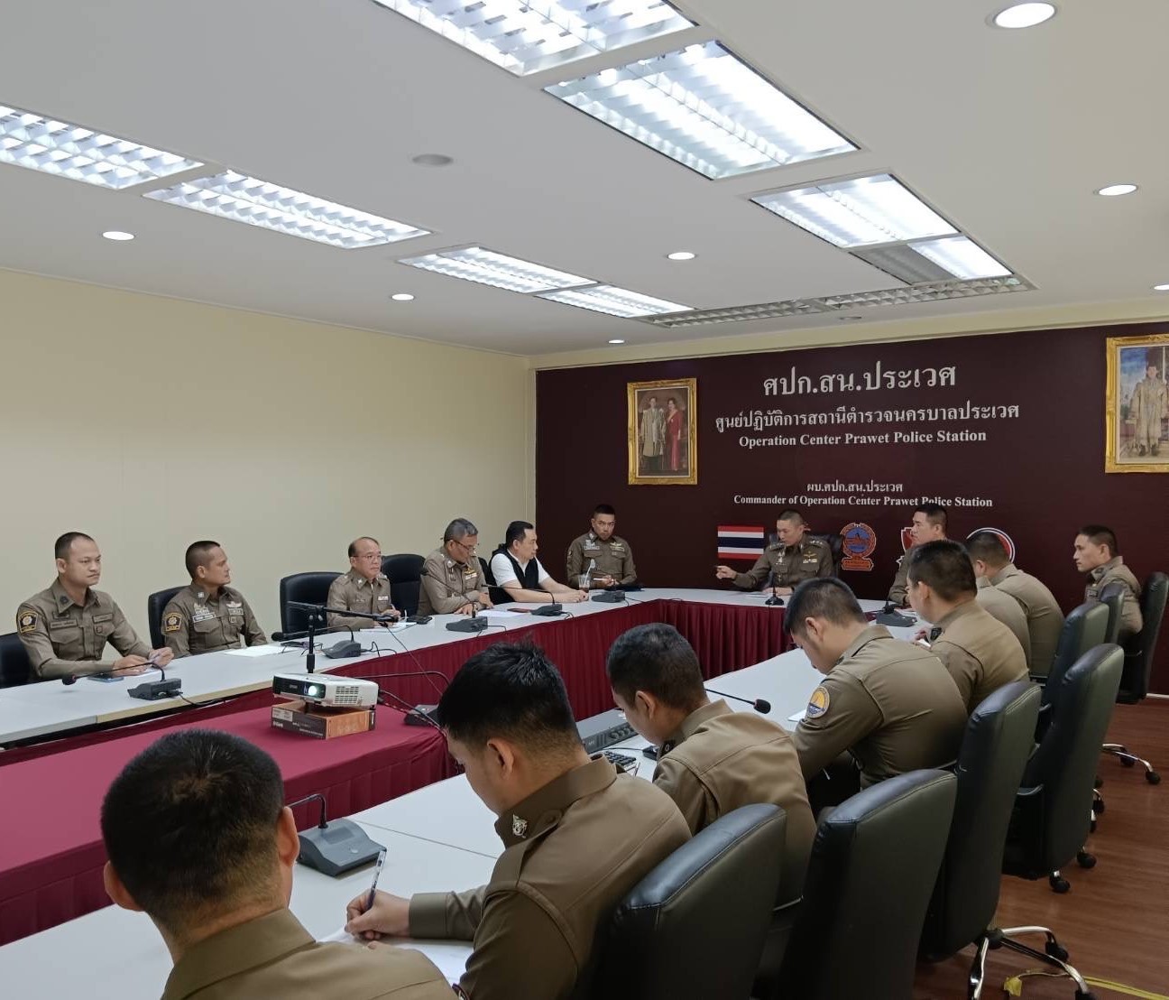 ประชุมความคืบหน้าข้อมูล ตามแบบแบบวัดการรับรู้ของผู้มีส่วนได้ส่วนเสียภายนอก (EIT) ให้เจ้าหน้าที่ตำรวจทั้ง 5 สายงาน ประชาสัมพันธ์ประชาชนให้ประเมิณ